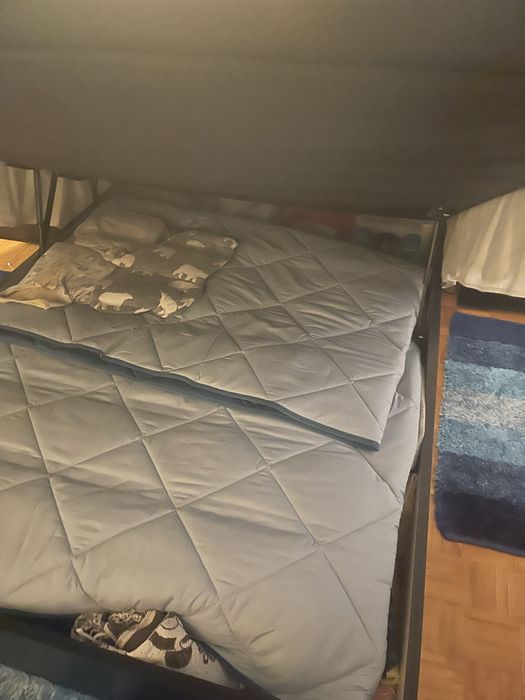 Vendo cama sommier praticamente nova com cabeceira
