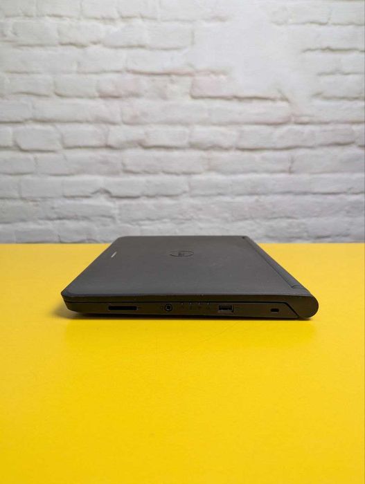 Dell Latitude 3350\13.3\i3-5005U\8GB\SSD 256GB\HD 5500