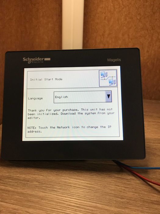 Панель оператора Shneider Electric HMISTU855+HMIS5T