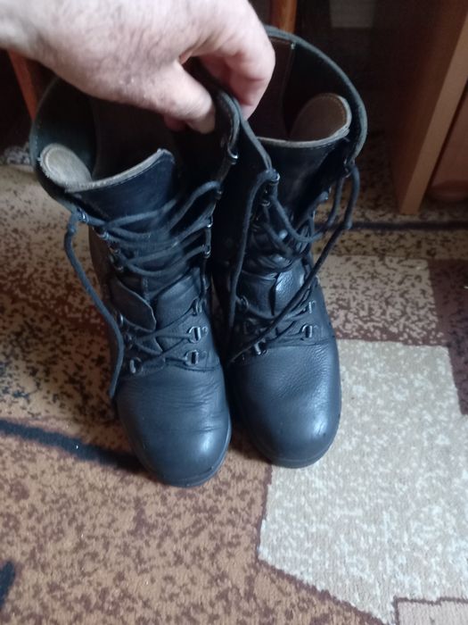 Чоботи армії Швейцарії.