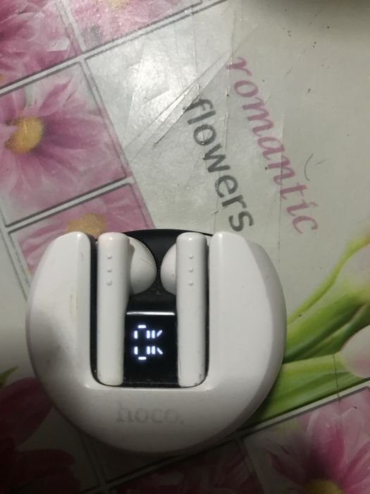 Продам безпповодные наушники HOCO