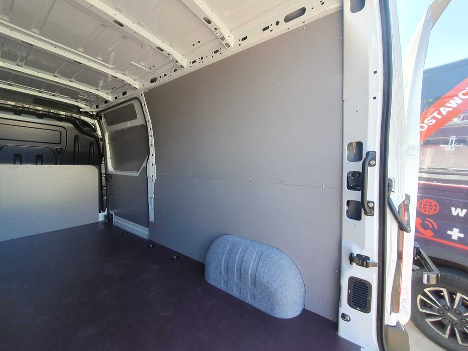 Zabudowa paki sklejką Renault Master L3 zabudowa busa