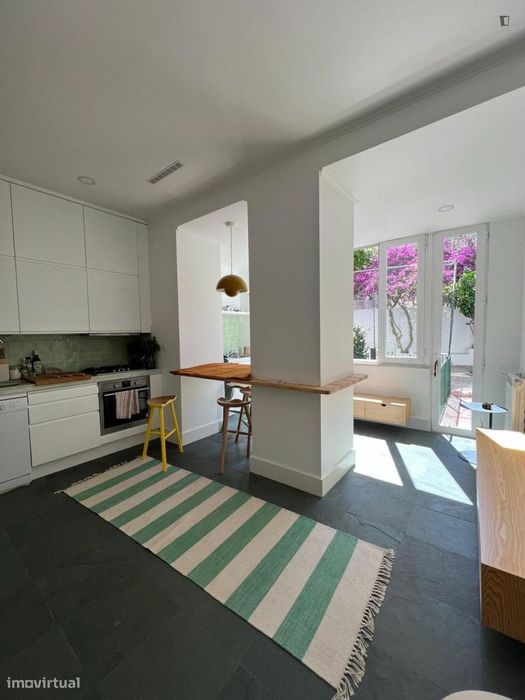 Quarto - localizado em Penha Lisbon