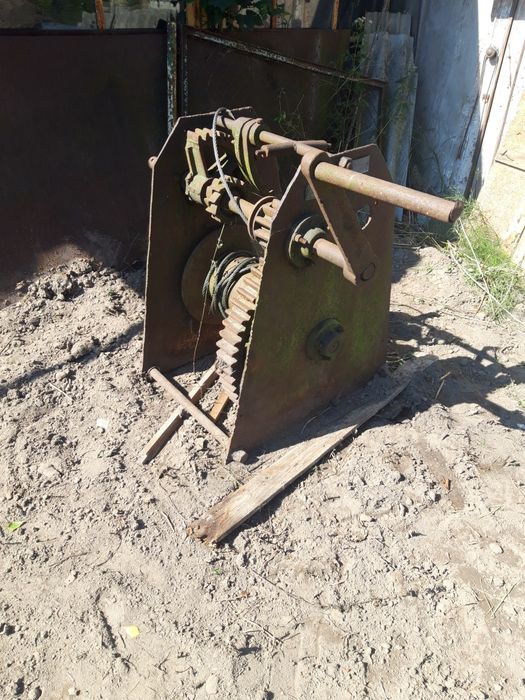 Zabytkowy dźwig  1000kg