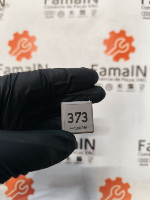 Réle  - 8D0951253A - AUDI A4 B7 (8EC)