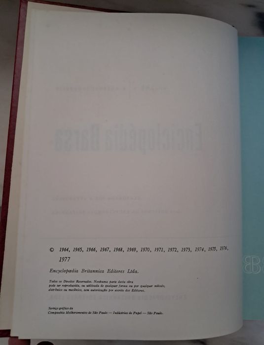 Vendo para desocupar Enciclopédia britânica e Enciclopédia Barsa