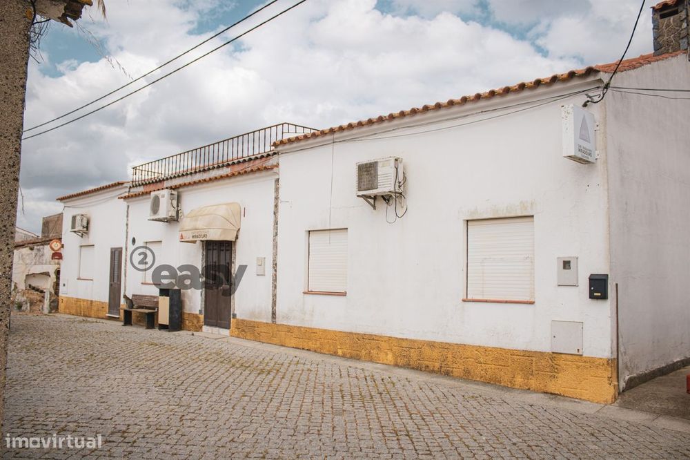 Moradia T3 e Terreno Rústico nas proximidades de Évora