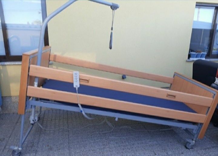 Cama articulada elétrica e elevatória hospitalar invacare medley ergo