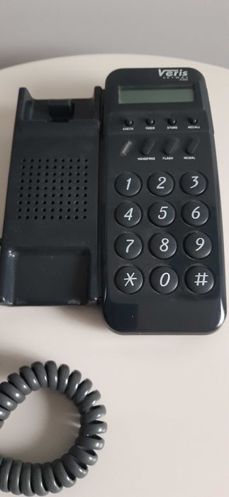 Aparat telefoniczny stacjonarny.