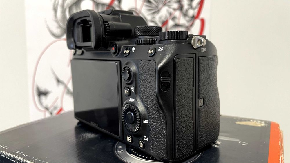 Sony a7 III body + клітка, бокова ручка і затискач hdmi SmallRig