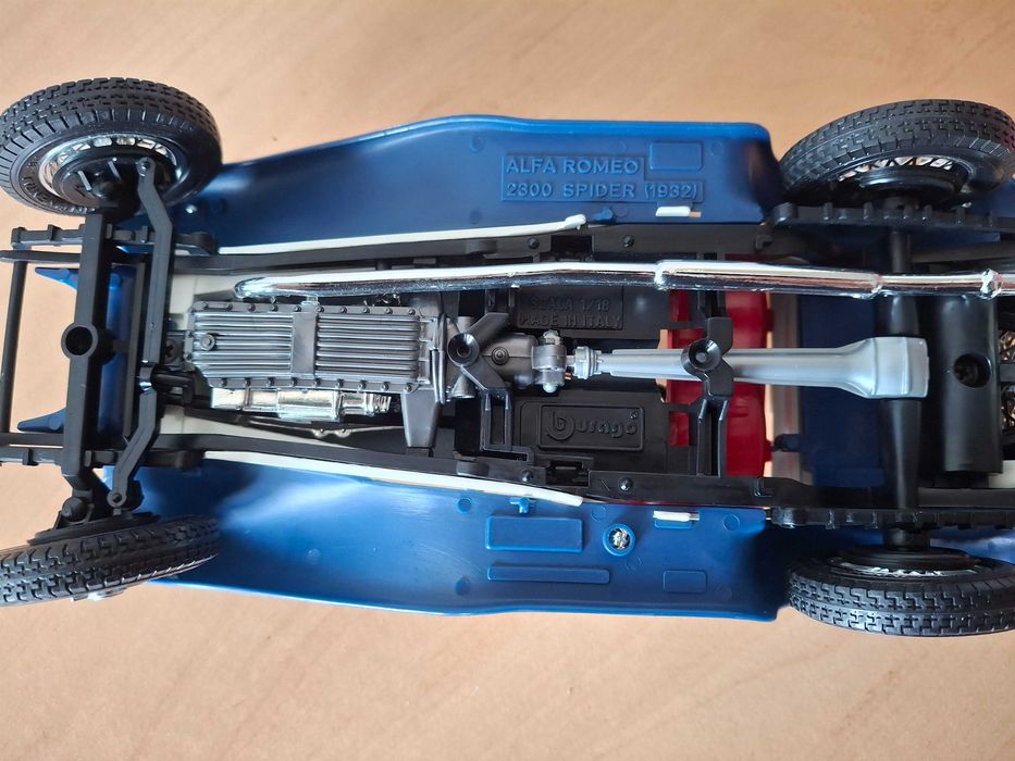 Alfa Romeo 2300 Spider (1932) da Bburago na escala 1:18