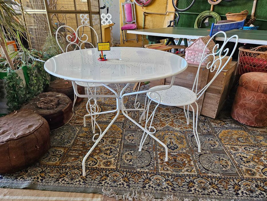 Conjunto de Jardim - Mesa e duas cadeiras - Tudo como novo