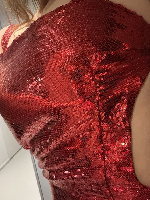 Czerwona sukienka cekiny