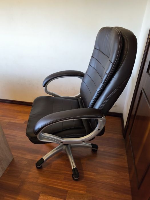 Cadeira de Escritório Executiva Regulável – Excelente Estado