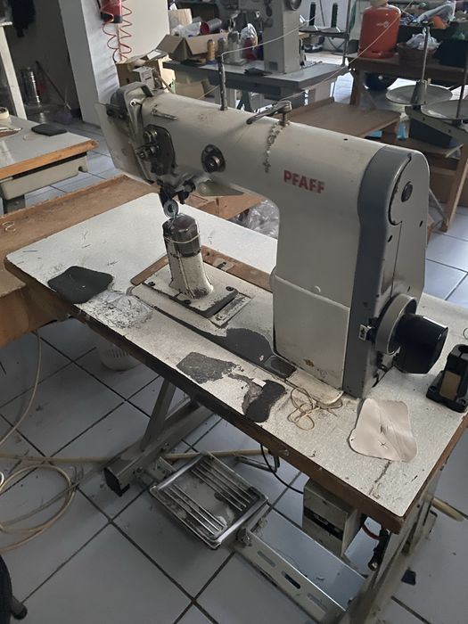 Máquina de costura industrial PFAFF - 1 agulha