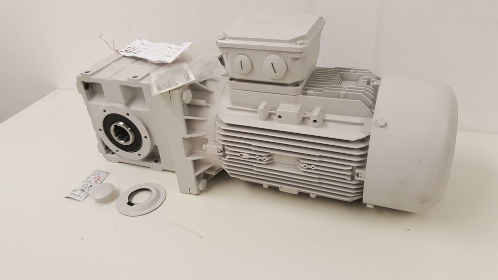 motoreduktor Lenze M55AP090M045E00CT 1,1kW 116obr.