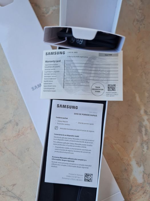 Продам samsung galaxy wath 4 40mm black, + портативна подвійна зарядка