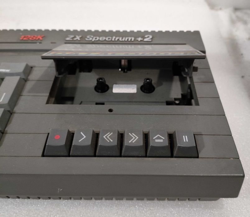 ZX Spectrum +2 128k + 6 jogos