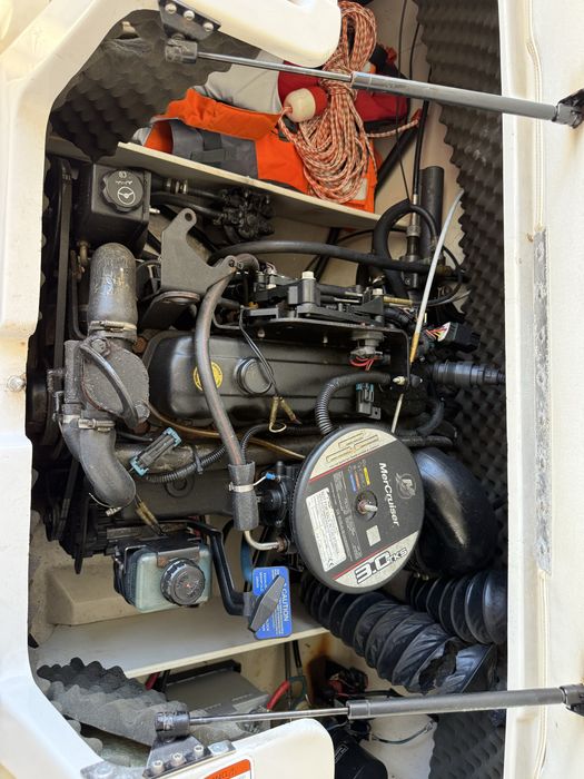 Tahoe Tracker Marine Mercruiser 135cv - 6 lugares