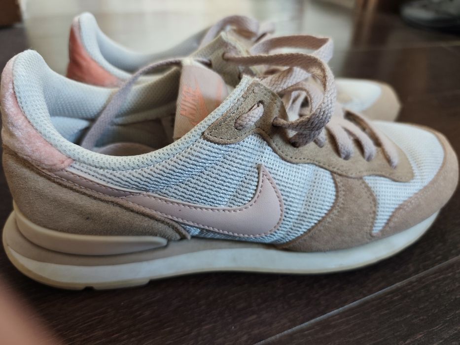 Кросівки Nike жіночі