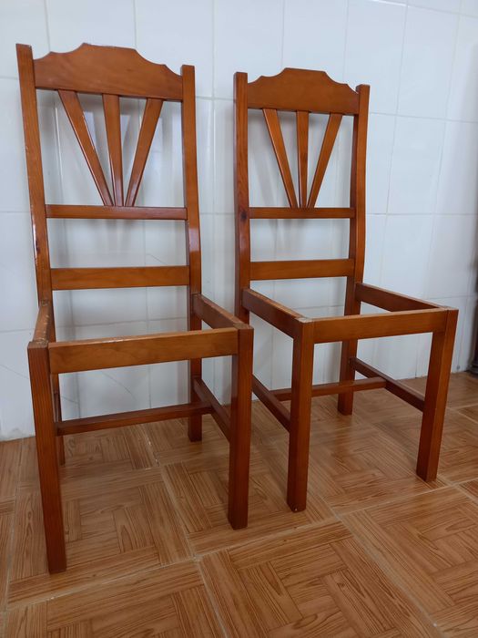 Cadeiras robustas (duas)