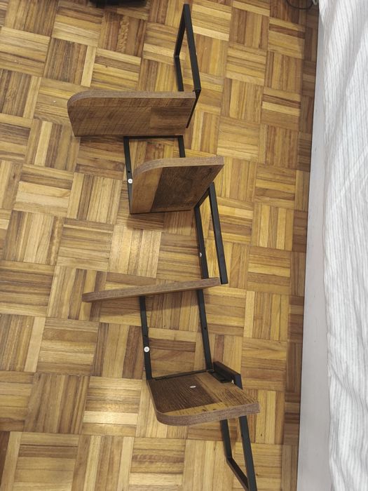 Estante de canto (parede) da NEXT