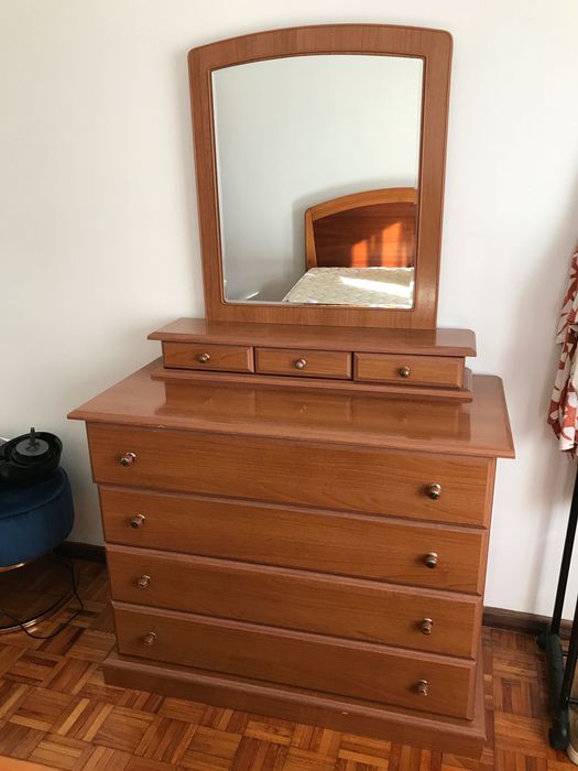 Cómoda com espelho