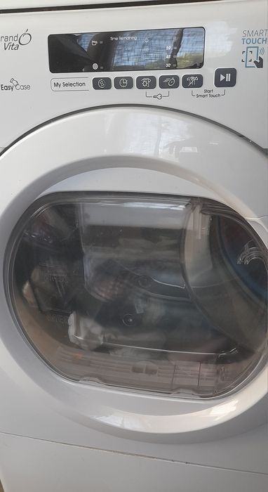 Máquina de secar roupa como nova