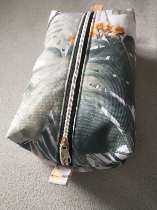 Duża kosmetyczka wodoodporna  Handmade. Prezent. Monstera