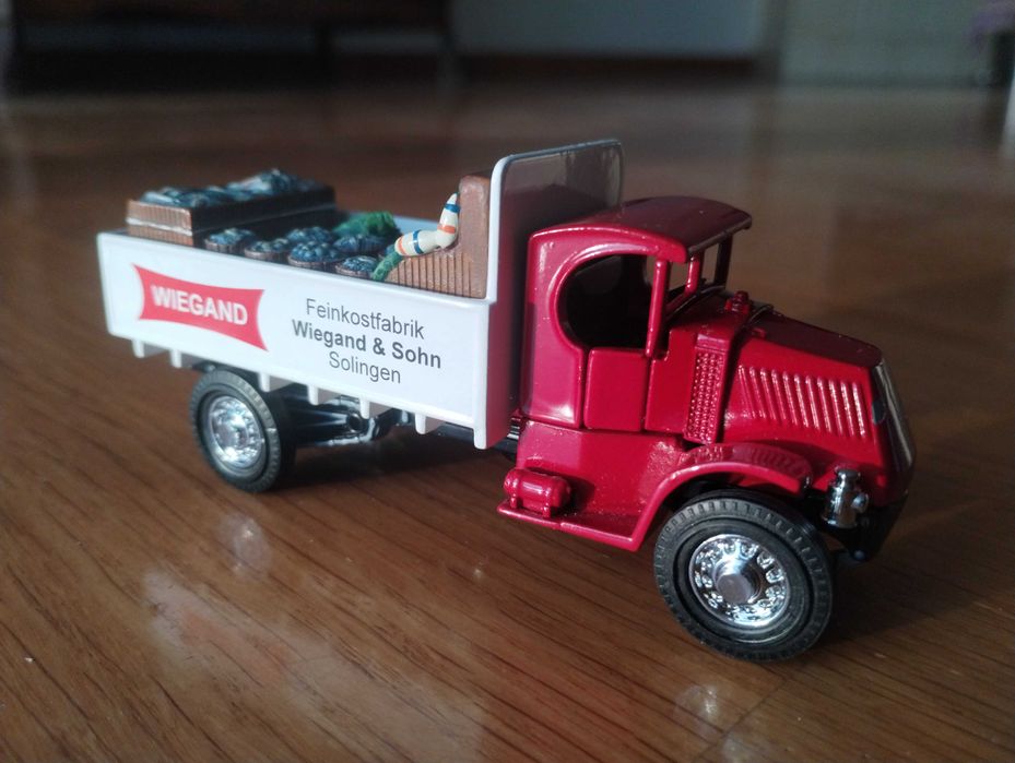 Stare auto Wiegand 1930 Mack AC. Trick.