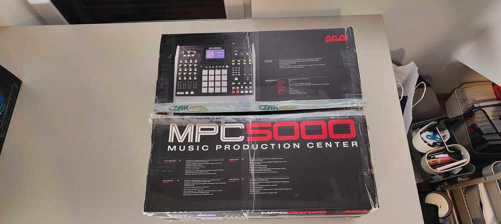Akai MPC 5000 sampler, beat-maszyna, sekwencer, syntezator w jednym