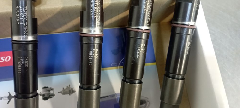 Wtryskiwacze wtryski VOLVO 2.0  OEM 31452115