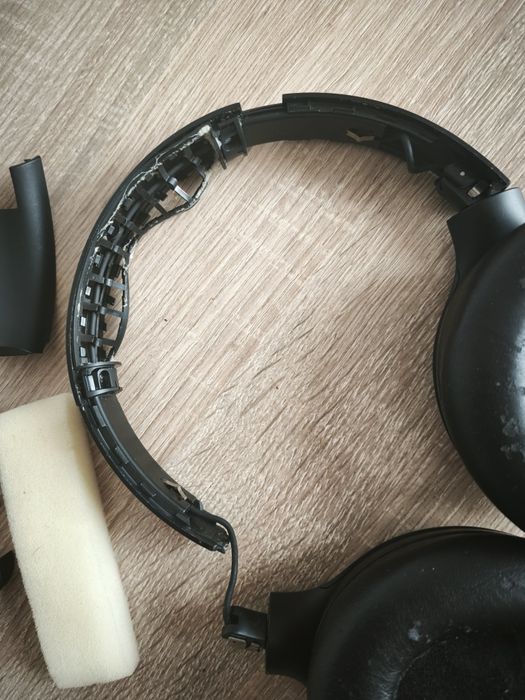 Навушники Philips TAH8506 (на запчастини)