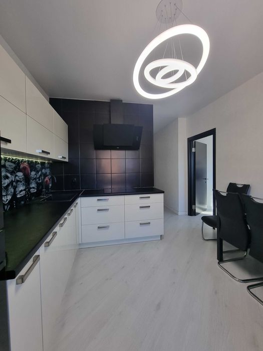 3-кімнатан квартира з ремонтом біля Центрального Парку