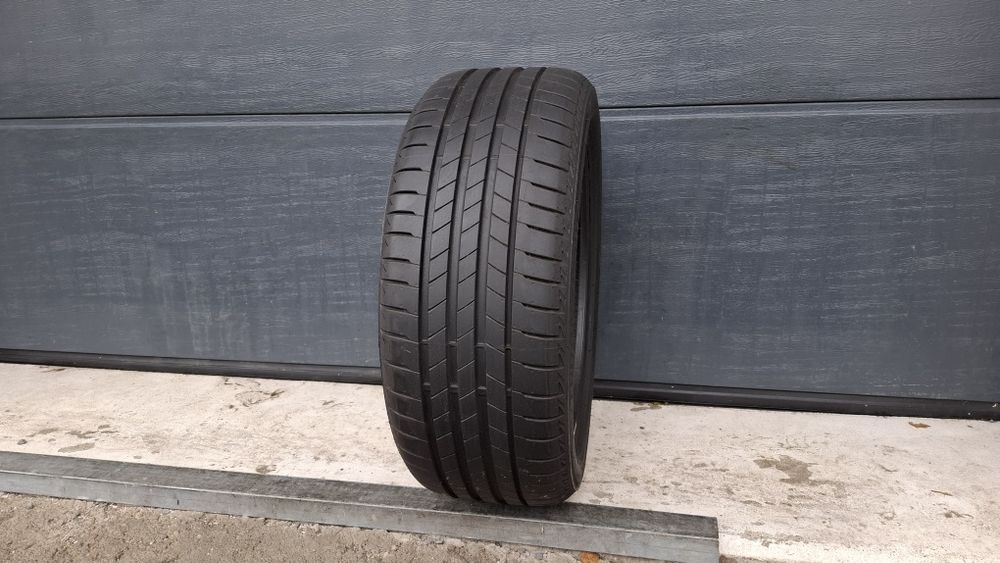 Bridgestone 225/45 R17 Turanza T005