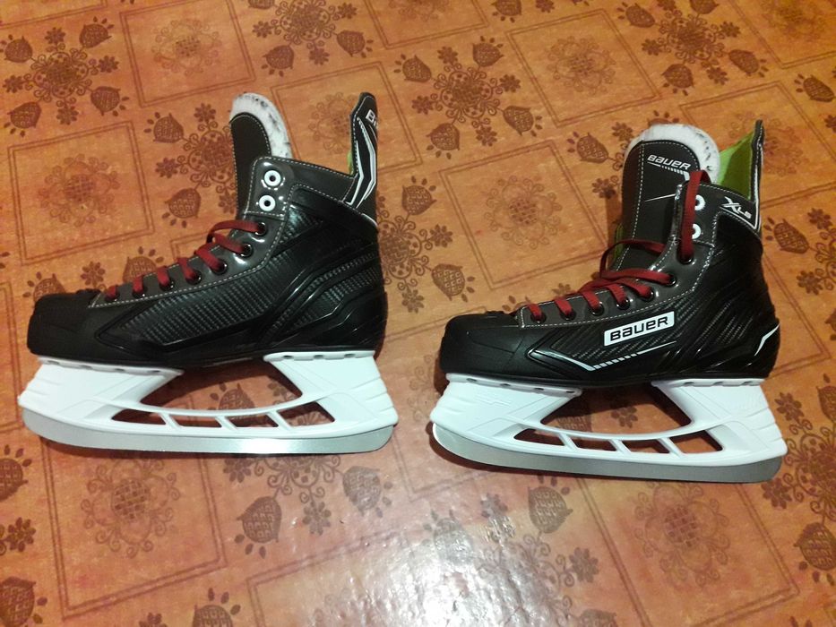 Коньки bauer X-LS-SR б/у ,катались 7 раз .Размер  43 EU