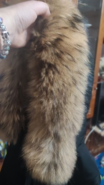 Продам зимову куртку з капішоном