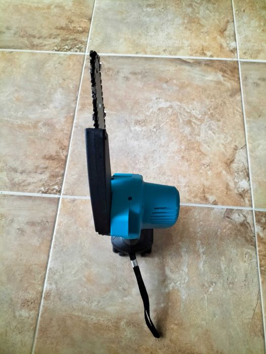 Serra elétrica - 2 baterias