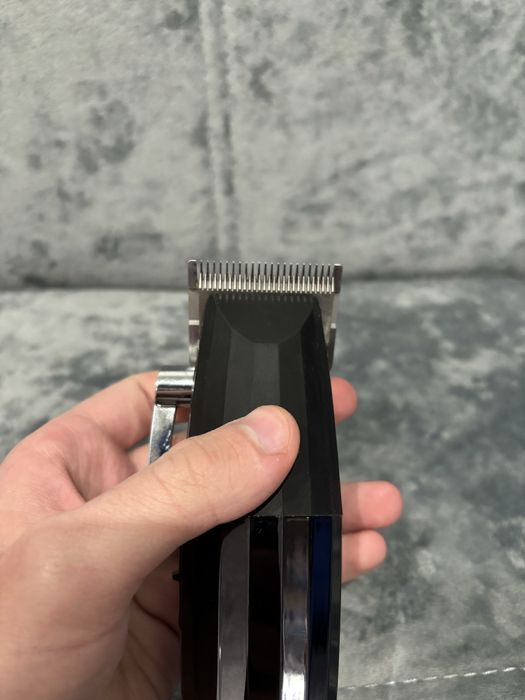 Продам машинку для стрижку JRL FreshFade 2020C