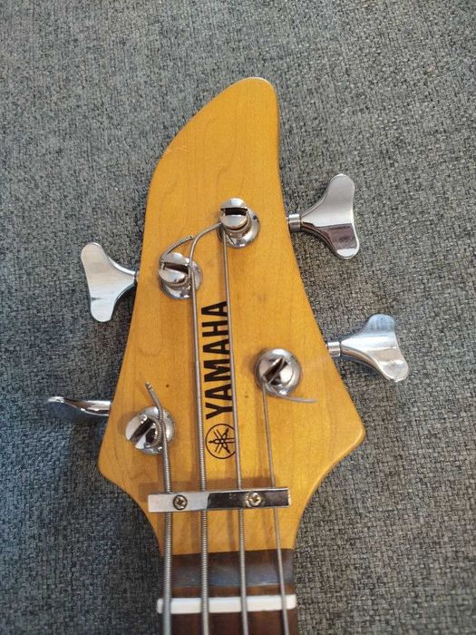 Бас гітара Yamaha