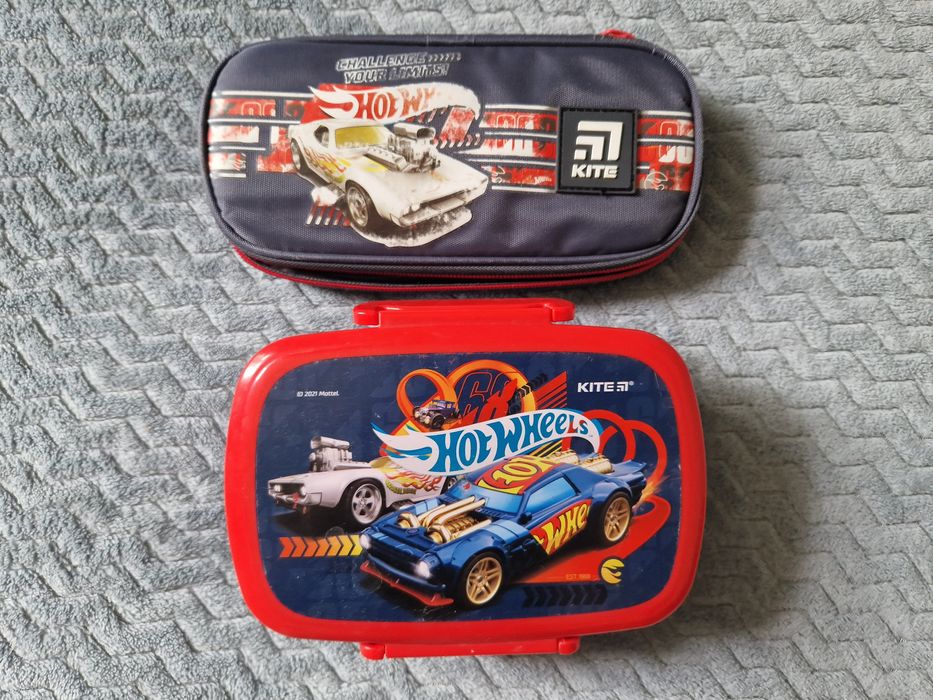 Пенал шкільний та ланч бокс