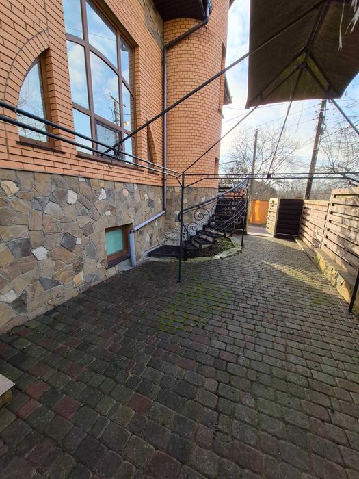 Продам добротний будинок 225м2 з ремонтом меблями і технікою, 10 соток