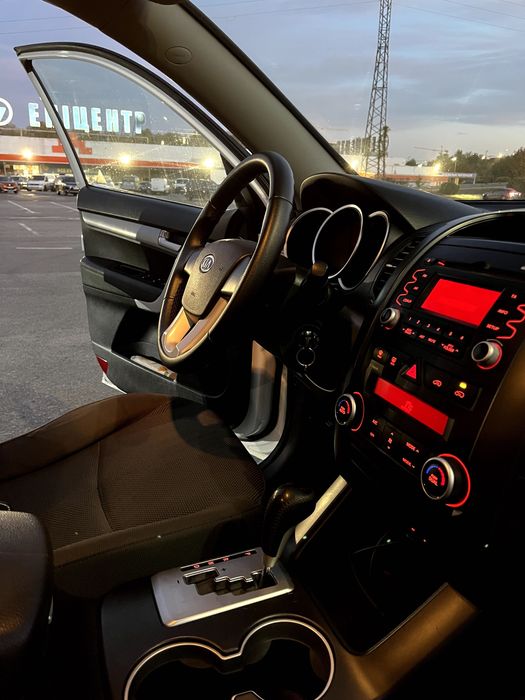 Продаж автомобіля Kia Sorento