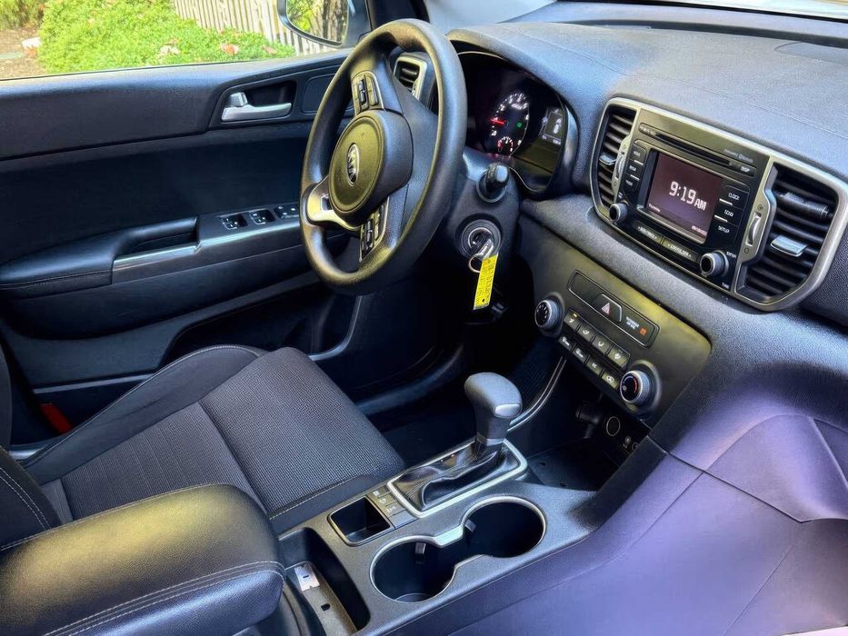 Kia Sportage LX      2018