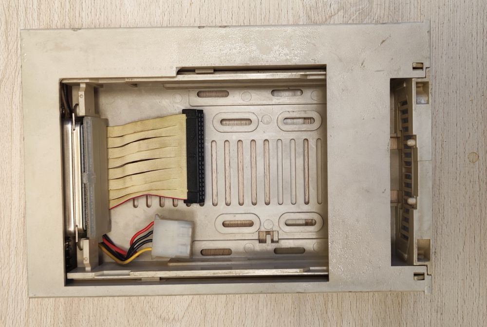 Kieszeń na dysk HDD 3,5' ATA IDE do zatoki 5,25 sprawna technicznie