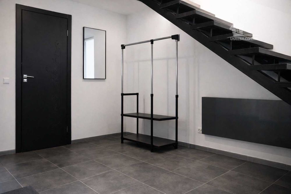 Метро Лівобережна. Новий  будинок 130 кв. Генератор. 3 спальні.