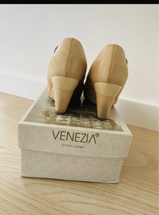 Sandały na koturnie Venezia skóra