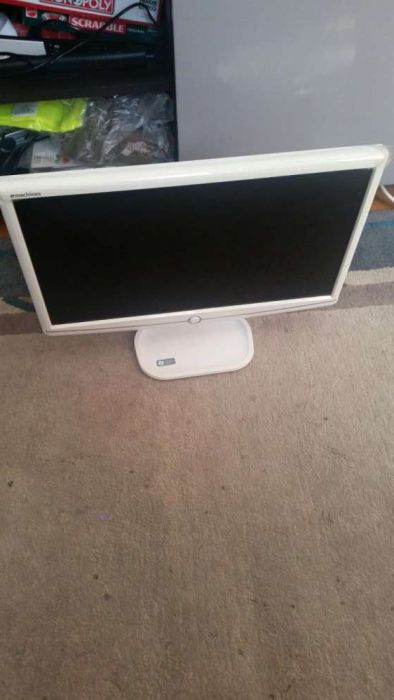 Monitor emachines e128h !!