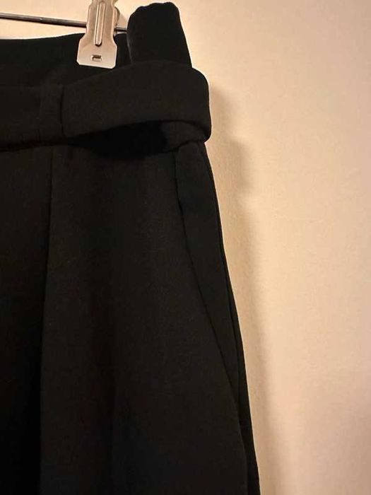 Calças pretas chino de mulher (38) - MANGO