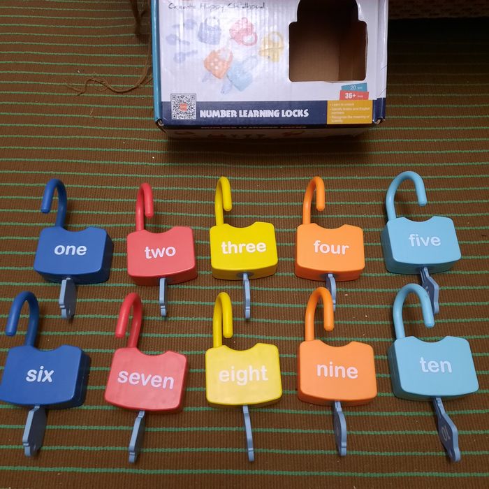 Развивающая игра Замочки  для изучения счета , логики, английского, цв